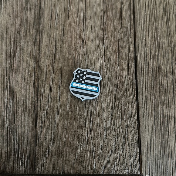 Set of 4 Back the Blue/Blue Lives Matter Croc Charms NWT - Picture 4 of 5